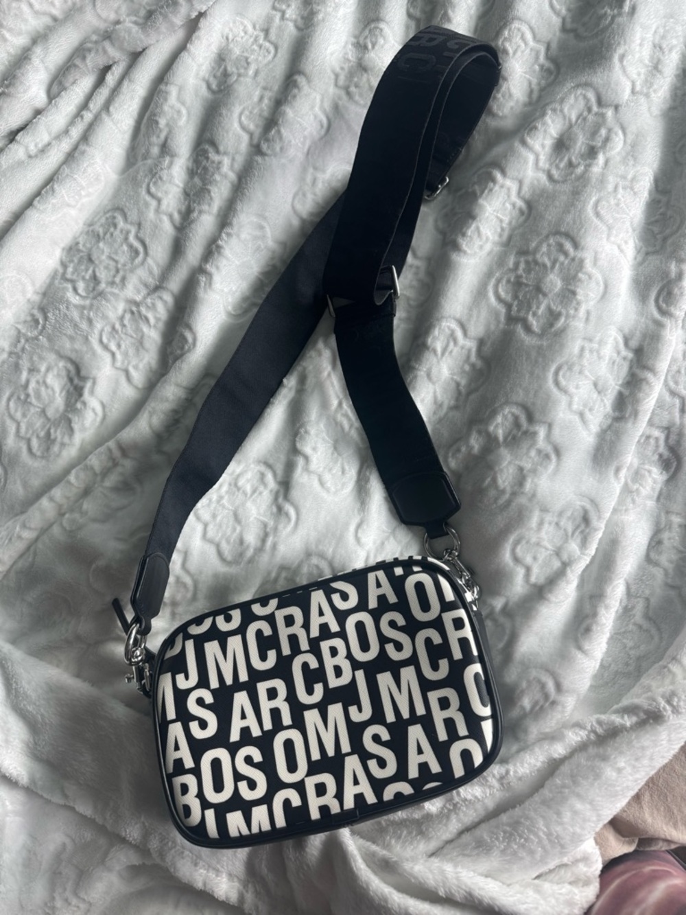 Marc Jacobs Black and White Logo Crossbody Bag - Picture 3 of 6